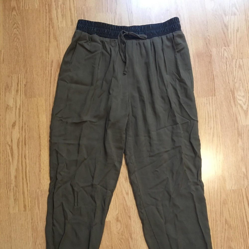 Pants / Joggers in olive green with black trim.